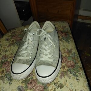 Converse Women's Chuck Taylor Canvas Low-Top Sneakers